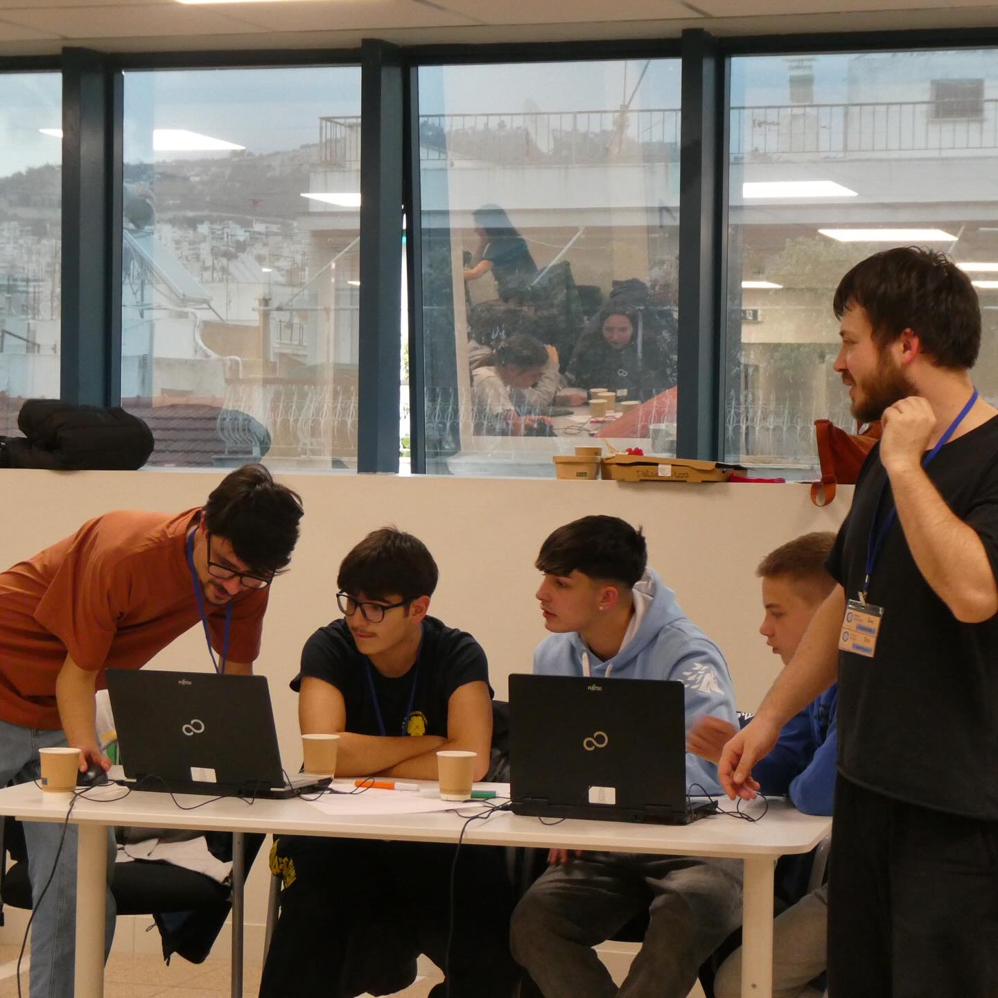 Taller de videojuego educativo con portatiles